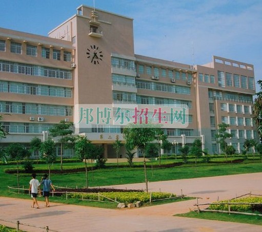 廣西經貿職業(yè)技術學院學費
