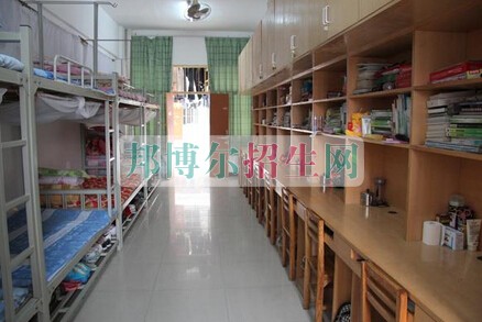 右江民族醫學院
