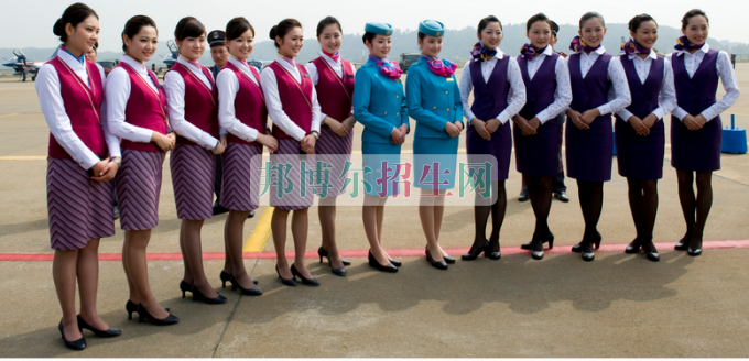 成都空中乘務(wù)好點的大專學校