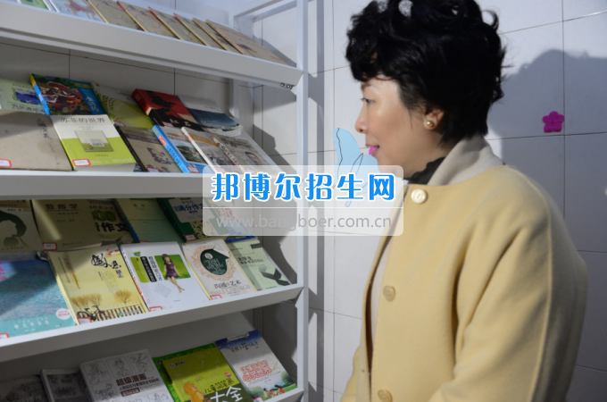 市委常委、宣傳部長潘梅到川南幼兒師范高等?？茖W(xué)校調(diào)研思想政治工作