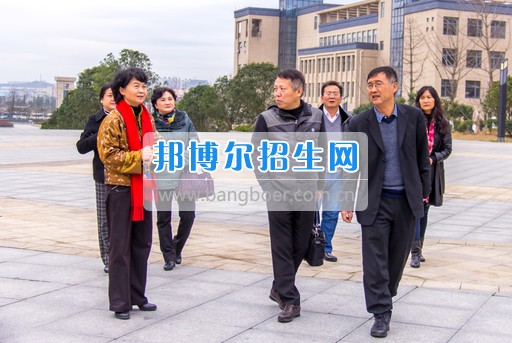 興義民族師范學(xué)院劉照惠校長(zhǎng)率隊(duì)到省屬高校考察后勤管理工作