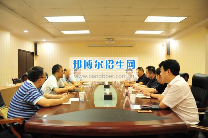 成都醫學院副院長周京國一行來川北醫學院調研座談