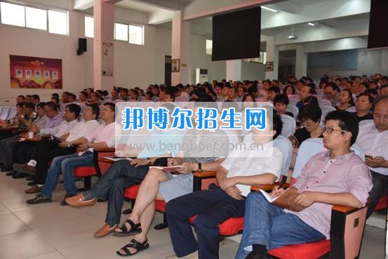 銅仁職業技術學院召開“兩學一做”學習教育暨廉政專題黨課報告會