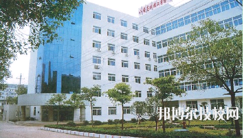 國營八二一廠技工學(xué)校2020年報(bào)名條件、招生要求、招生對(duì)象