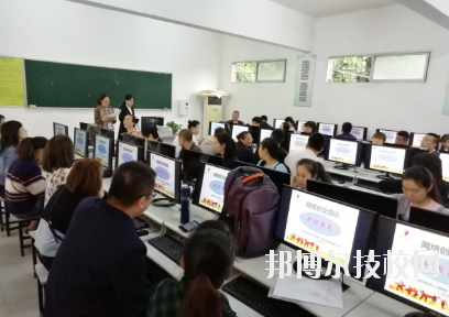 重慶現(xiàn)代技工學(xué)校2020年報名條件、招生要求、招生對象