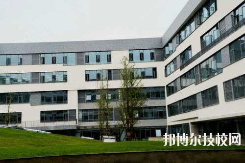 安龍職業(yè)技術(shù)學(xué)校2020年報名條件、招生要求、招生對象