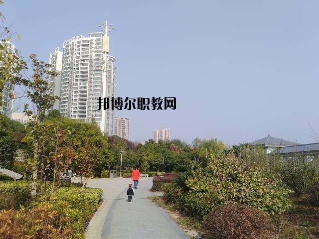 蓮花職業(yè)技術學校2020年報名條件、招生要求、招生對象