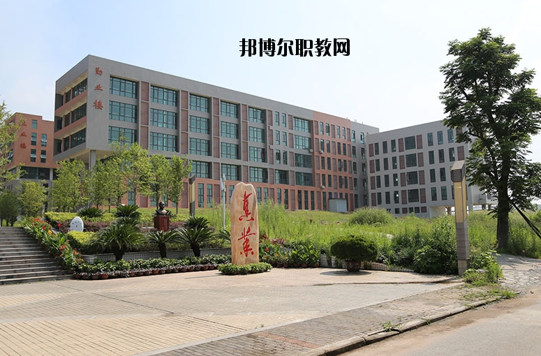 重慶榮昌區(qū)職業(yè)教育中心2020年報名條件、招生要求、招生對象