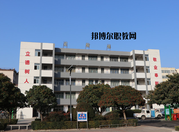 平頂山工業學校2021年報名條件、招生要求、招生對象