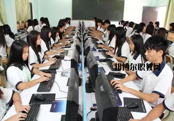 肇慶高要技工學(xué)校2020年報(bào)名條件、招生要求、招生對象