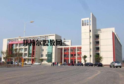 內(nèi)江宏昌職業(yè)技術(shù)學(xué)校2020年報名條件、招生要求、招生對象