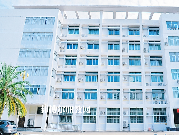 海南農(nóng)墾衛(wèi)生學(xué)校2021年學(xué)費、收費多少