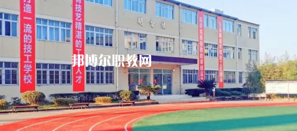 中國五冶高級技工學(xué)校龍泉校區(qū)2022年報(bào)名條件、招生要求、招生對象