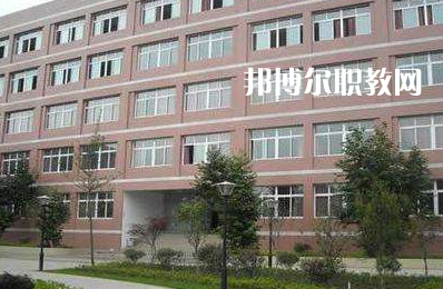 六盤水現(xiàn)代職業(yè)技術(shù)學(xué)校2022年報(bào)名條件、招生要求、招生對象