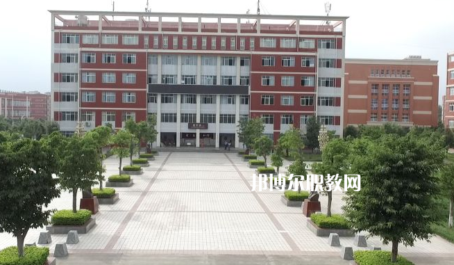 六盤水現(xiàn)代職業(yè)技術學校2022年招生辦聯(lián)系電話
