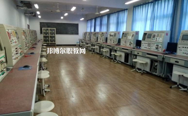 秦皇島現(xiàn)代經(jīng)濟中等專業(yè)學校2022年報名條件、招生要求、招生對象