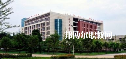 瀘州醫學院衛生學校2022年學費、收費多少