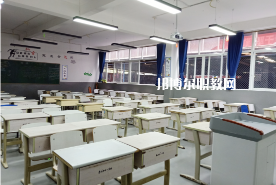重慶機電技工學校2022年招生辦聯系電話