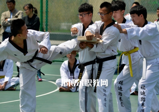 儀征技師學(xué)院2022年招生辦聯(lián)系電話(huà)