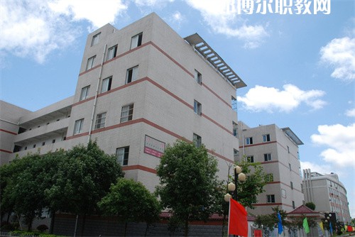 太湖職業(yè)技術(shù)學(xué)校2022年報名條件、招生要求、招生對象
