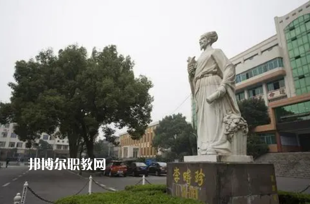 昆明醫(yī)藥職業(yè)技術(shù)學(xué)校2022年報(bào)名條件、招生要求、招生對(duì)象