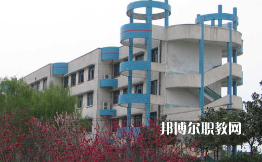 武漢第二高級技工學(xué)校2022年報(bào)名條件、招生要求、招生對象