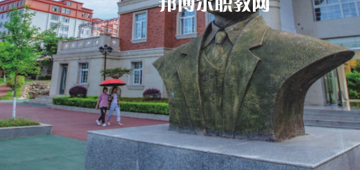 綿陽(yáng)交通高級(jí)技工學(xué)校地址在哪里，哪個(gè)地區(qū)，哪個(gè)城市?