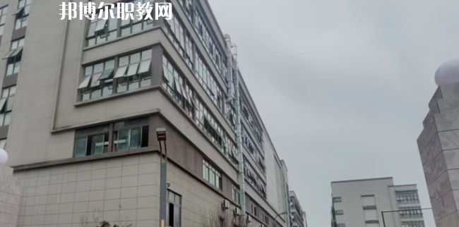 重慶市渝北區(qū)竟成中學(xué)校地址在哪里，哪個(gè)地區(qū)，哪個(gè)城市?