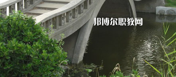 淮安市洪澤區(qū)技工學(xué)校地址在哪里，哪個(gè)地區(qū)，哪個(gè)城市?