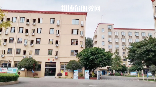 四川科華高級(jí)技工學(xué)校醫(yī)藥衛(wèi)生類對(duì)口高考班地址在哪里，哪個(gè)地區(qū)，哪個(gè)城市?